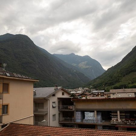 Bnbernina Express Dietro Al Trenino Rosso Tirano Bagian luar foto