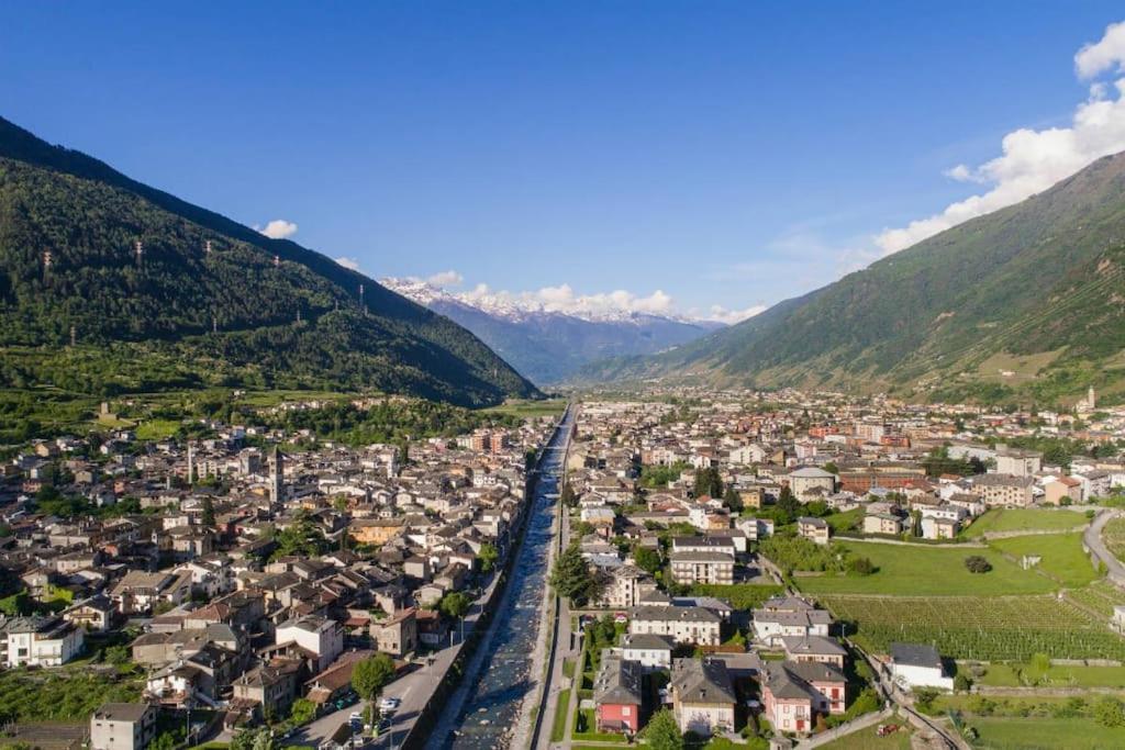 Bnbernina Express Dietro Al Trenino Rosso Tirano Bagian luar foto