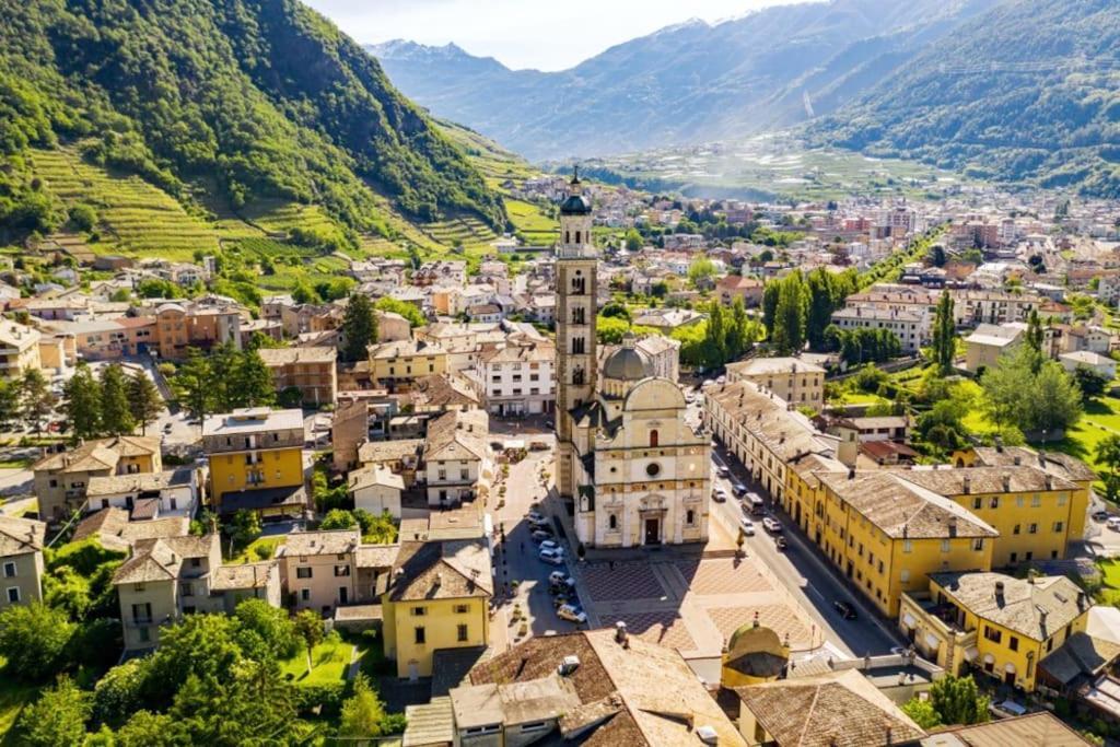 Bnbernina Express Dietro Al Trenino Rosso Tirano Bagian luar foto